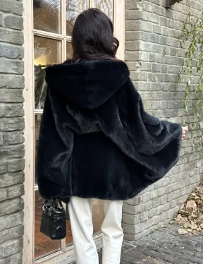 Меховое пончо из скандинавской норки с капюшоном - черный изумруд