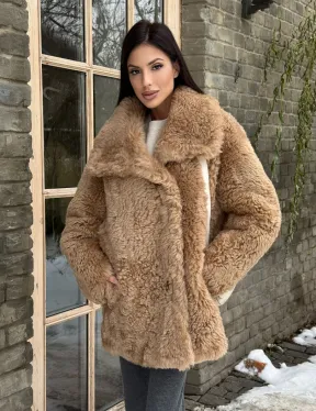 Шуба - дубленка из овчины в бежевом цвете