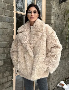 Светлая короткая шуба из испанской овчины