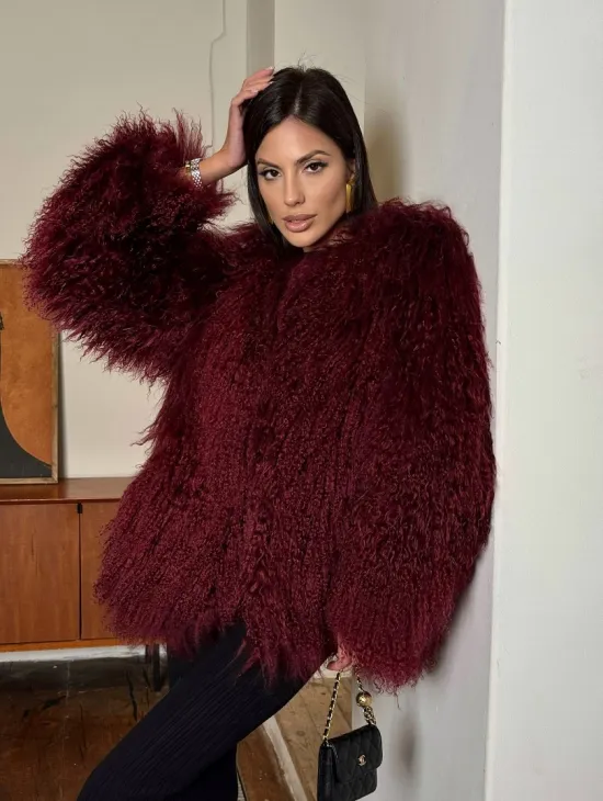Шуба из меха ламы цвет Burgundy