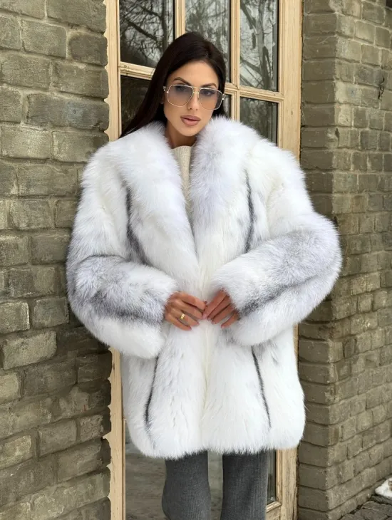 Шуба из меха белой крестовой лисы с воротником шаль, цельные пластины