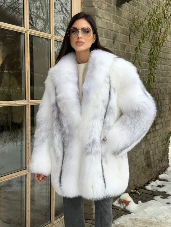 Шуба из меха белой крестовой лисы с воротником шаль, цельные пластины