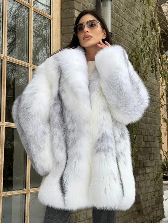 Шуба из меха белой крестовой лисы с воротником шаль, цельные пластины