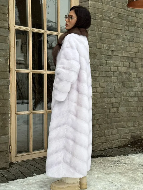 Длинная прямая норковая шуба с воротником из меха куницы цвет паломино