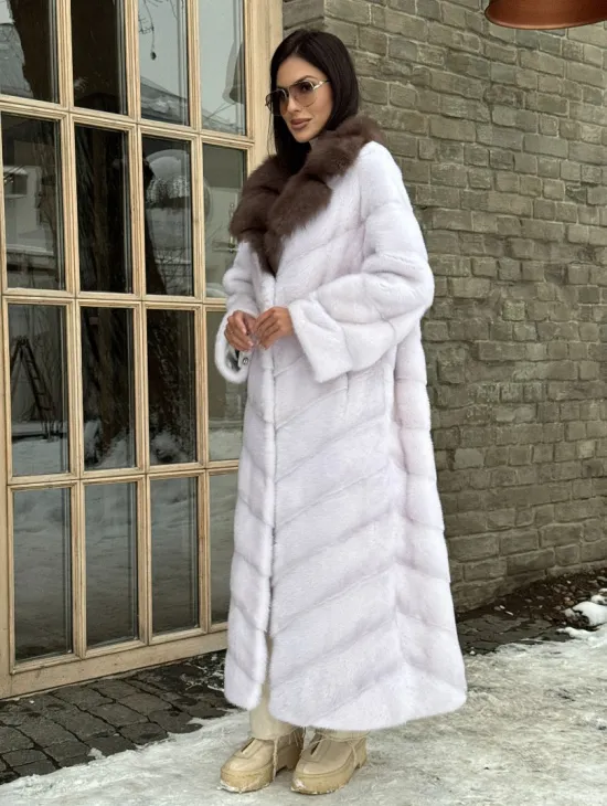 Длинная прямая норковая шуба с воротником из меха куницы цвет паломино