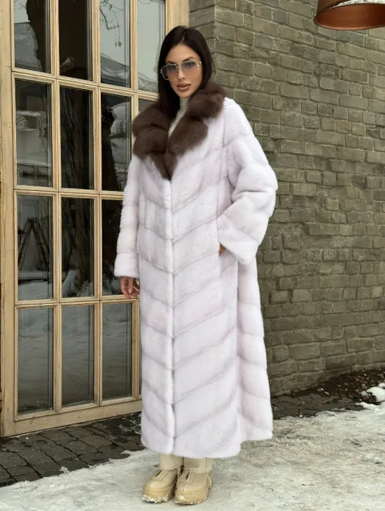 Длинная прямая норковая шуба с воротником из меха куницы цвет паломино