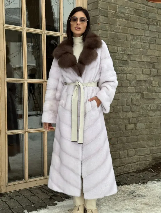 Длинная прямая норковая шуба с воротником из меха куницы цвет паломино