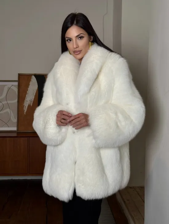 Белая шуба из меха лисы - воротник шаль