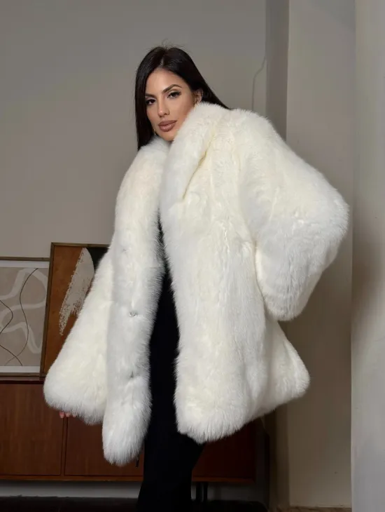 Белая шуба из меха лисы - воротник шаль