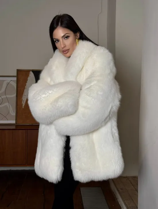 Белая шуба из меха лисы - воротник шаль
