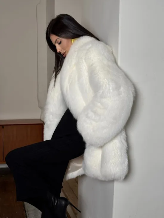 Белая шуба из меха лисы - воротник шаль