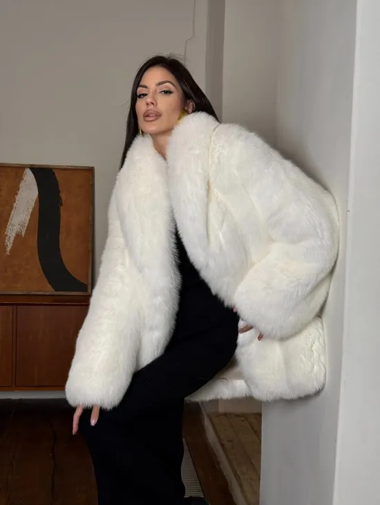 Белая шуба из меха лисы - воротник шаль