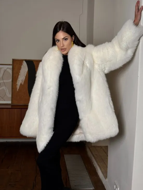 Белая шуба из меха лисы - воротник шаль