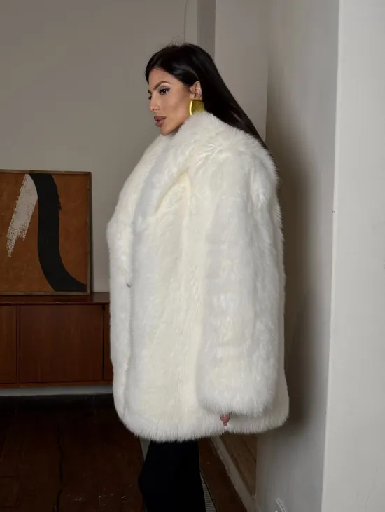 Белая шуба из меха лисы - воротник шаль