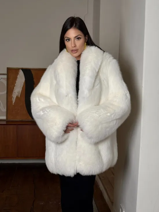 Белая шуба из меха лисы - воротник шаль