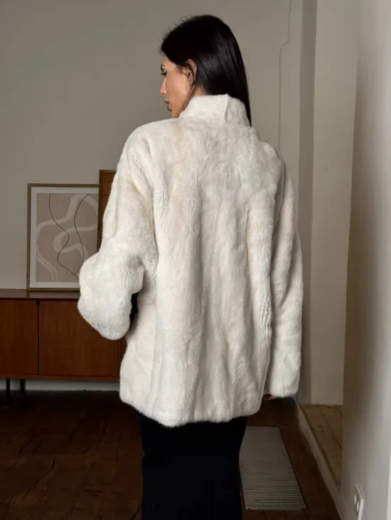 Светлый норковый полушубок жакет с V-образным воротником