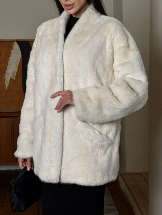 Светлый норковый полушубок жакет с V-образным воротником