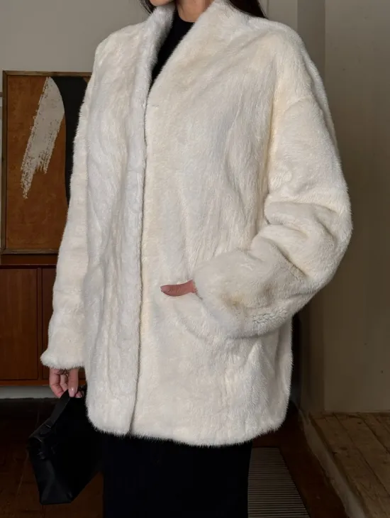 Светлый норковый полушубок жакет с V-образным воротником