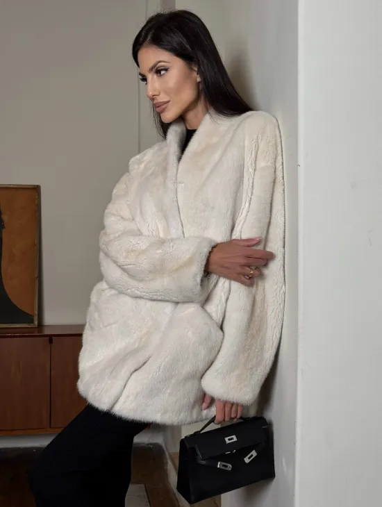 Светлый норковый полушубок жакет с V-образным воротником