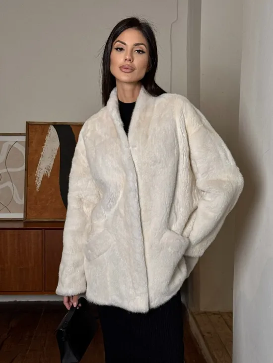 Светлый норковый полушубок жакет с V-образным воротником
