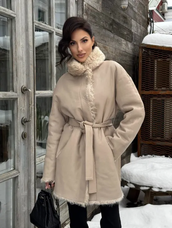 Двухсторонняя женская шуба - дубленка из меха испанского тиградо в бежевом цвете