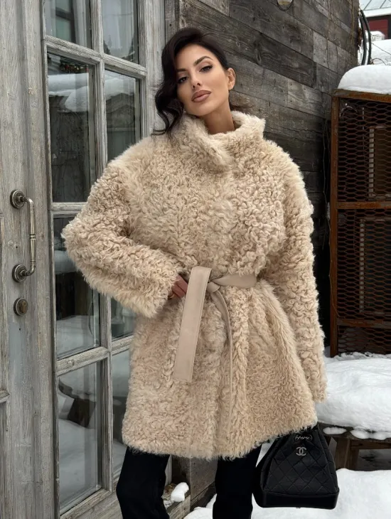 Двухсторонняя женская шуба - дубленка из меха испанского тиградо в бежевом цвете