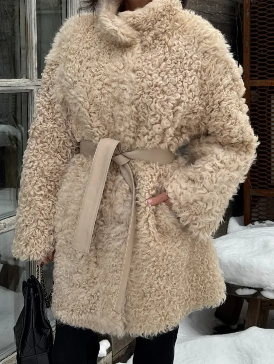 Двухсторонняя женская шуба - дубленка из меха испанского тиградо в бежевом цвете