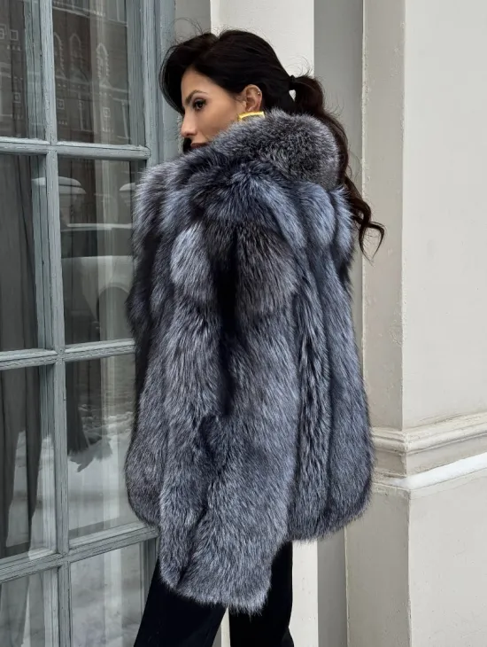 Короткий женский полушубок из чернобурки английский воротник