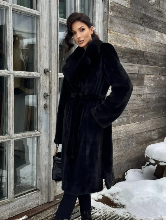 Шуба прямого кроя из норки Blackglama средней длины с меховым поясом