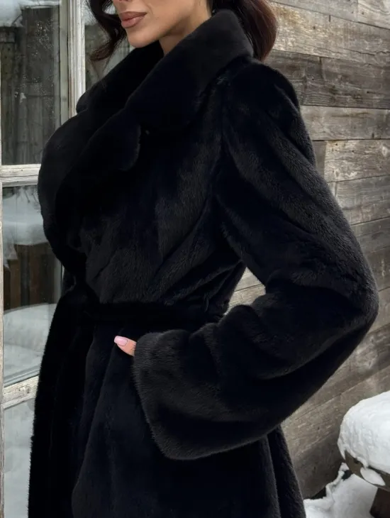 Шуба прямого кроя из норки Blackglama средней длины с меховым поясом