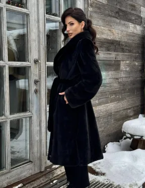 Шуба прямого кроя из норки Blackglama средней длины с меховым поясом