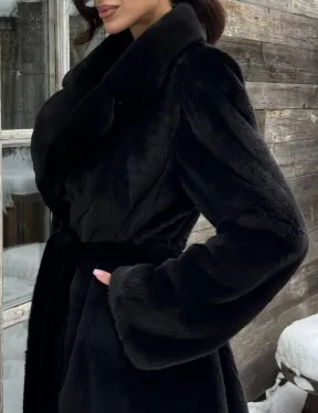 Шуба прямого кроя из норки Blackglama средней длины с меховым поясом