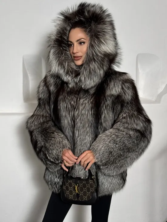 Полушубок из чернобурки с капюшоном цельные пластины