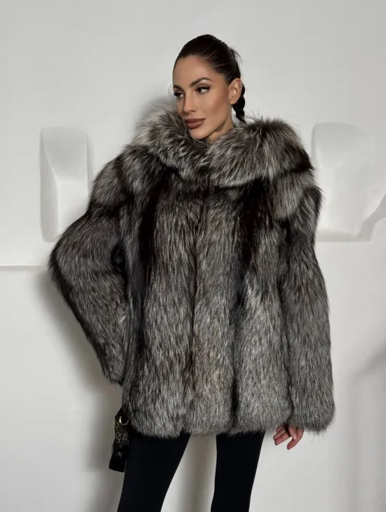 Полушубок из чернобурки с капюшоном цельные пластины