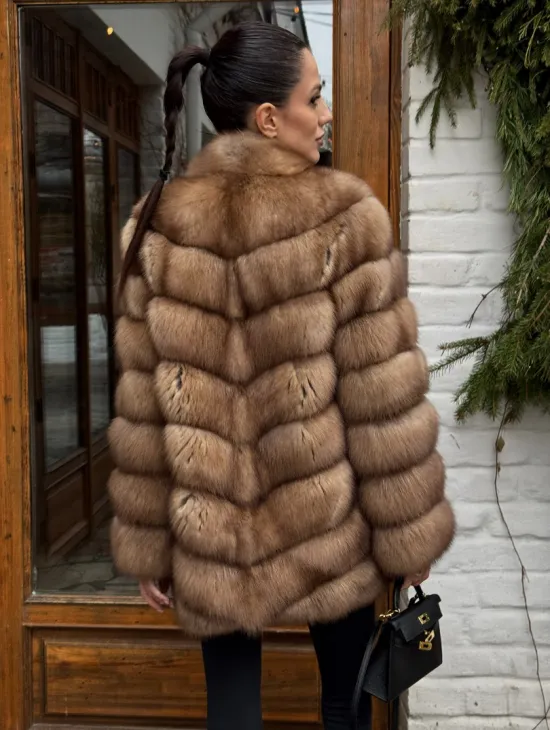 Полушубок из куницы с воротником V-образным