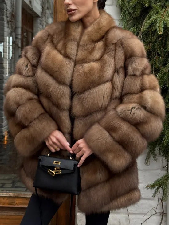 Полушубок из куницы с воротником V-образным