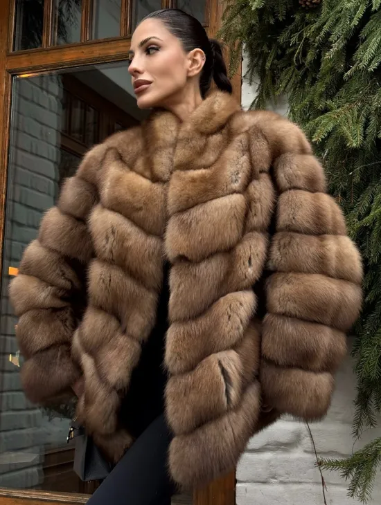 Полушубок из куницы с воротником V-образным