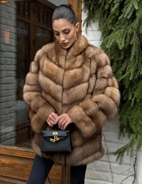 Полушубок из куницы с воротником V-образным