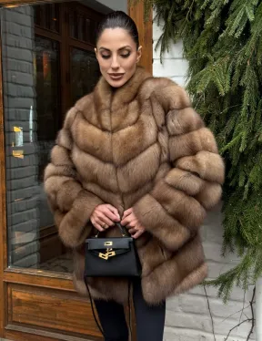 Полушубок из куницы с воротником V-образным