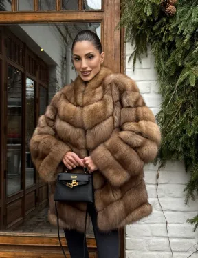 Полушубок из куницы с воротником V-образным