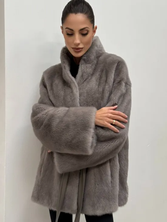 Норковый полушубок кимоно с V-образным воротником в сером цвете