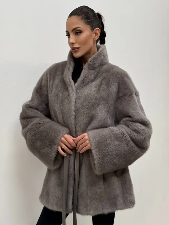 Норковый полушубок кимоно с V-образным воротником в сером цвете