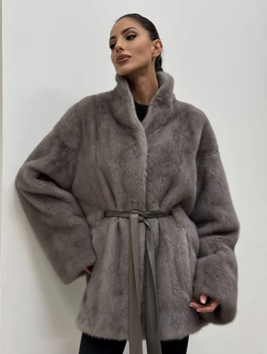 Норковый полушубок кимоно с V-образным воротником в сером цвете