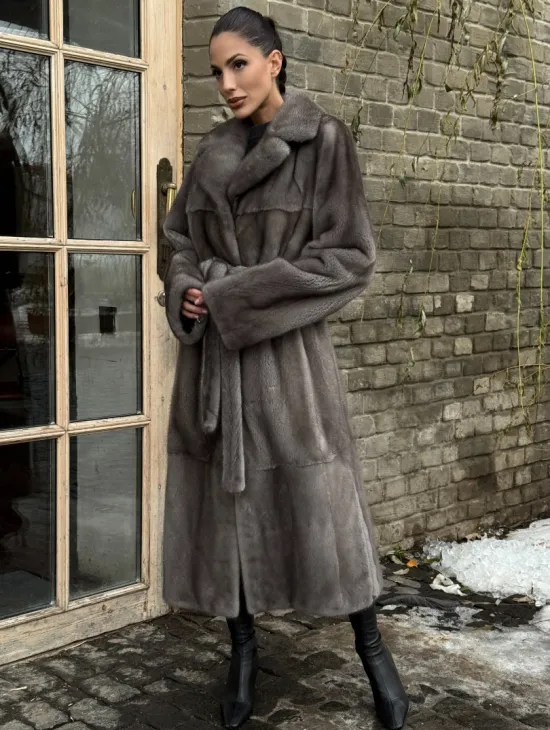 Прямая норковая шуба Luxury Line с меховым поясом и шлицами по бокам