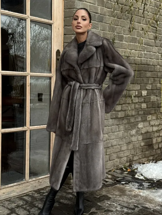 Прямая норковая шуба Luxury Line с меховым поясом и шлицами по бокам