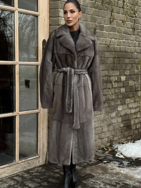 Прямая норковая шуба Luxury Line с меховым поясом и шлицами по бокам