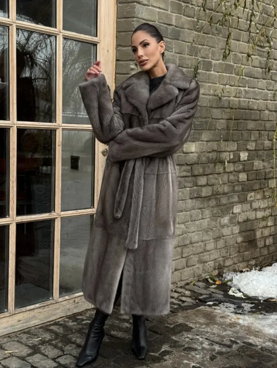 Прямая норковая шуба Luxury Line с меховым поясом и шлицами по бокам