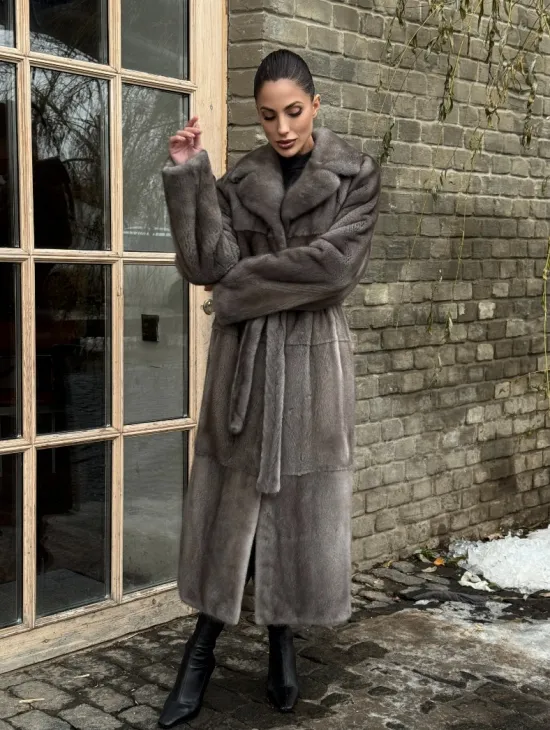 Прямая норковая шуба Luxury Line с меховым поясом и шлицами по бокам