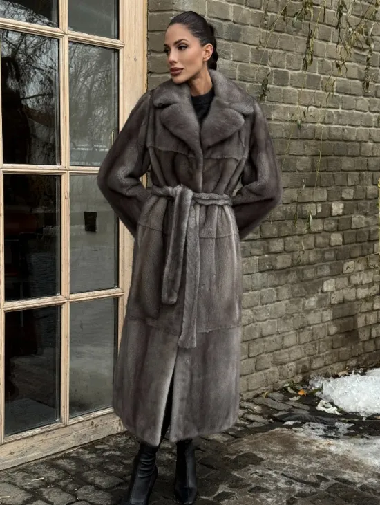 Прямая норковая шуба Luxury Line с меховым поясом и шлицами по бокам