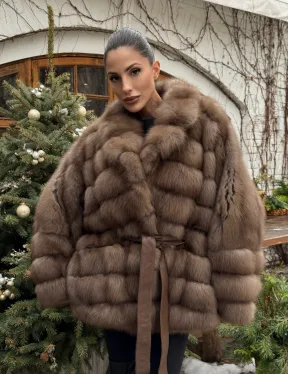 Полушубок оверсайз из меха куницы с английским воротником